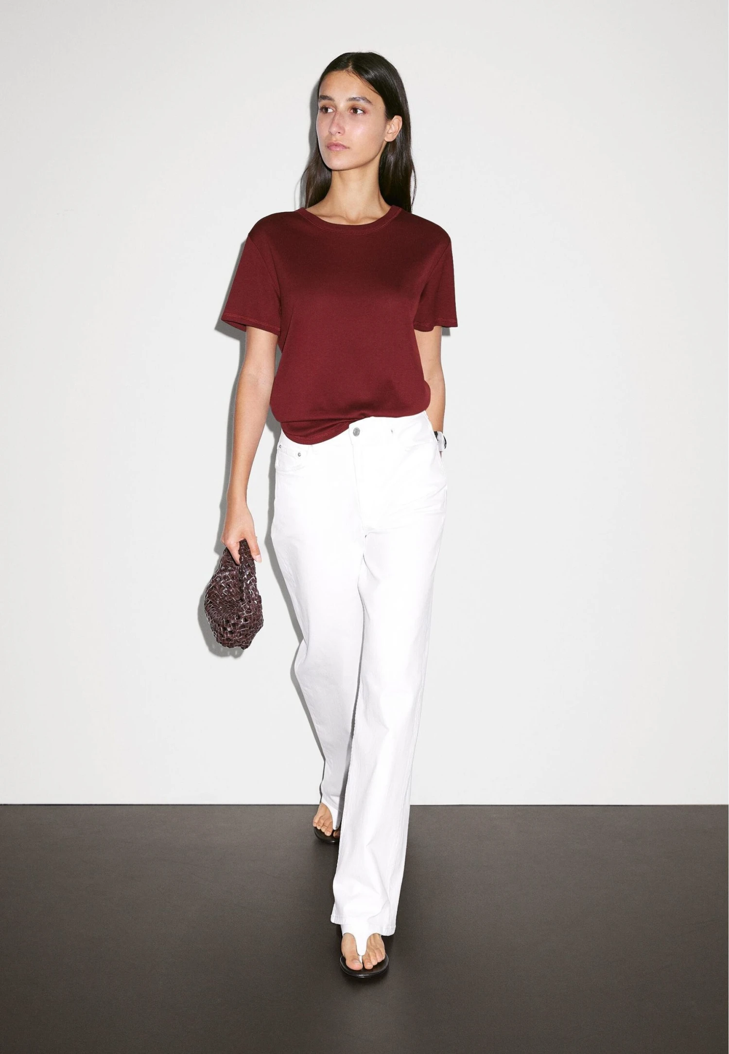 Massimo Dutti REGULAR FIT WITH COLLAR DETAIL - Basic T-shirt - Red 4 Massimo Dutti REGULAR FIT WITH COLLAR DETAIL - Basic T-shirt - Red - Image 2