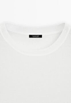Massimo Dutti TEXTURED CREPE-EFFECT WITH CREW NECK - Basic T-shirt - White 19 Massimo Dutti TEXTURED CREPE-EFFECT WITH CREW NECK - Basic T-shirt - White -Massimo Dutti Shop b636e9cce2a146d4a05c7bb34ddc4782