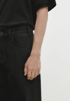 Massimo Dutti Studio - Straight Leg Jeans -Massimo Dutti Shop b8512b537b4c4d7e9409b0b7e9a55357