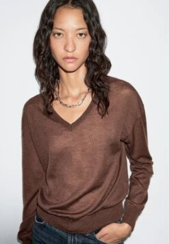 Massimo Dutti FINE SEMI-SHEER WITH V-NECK - Jumper - Brown