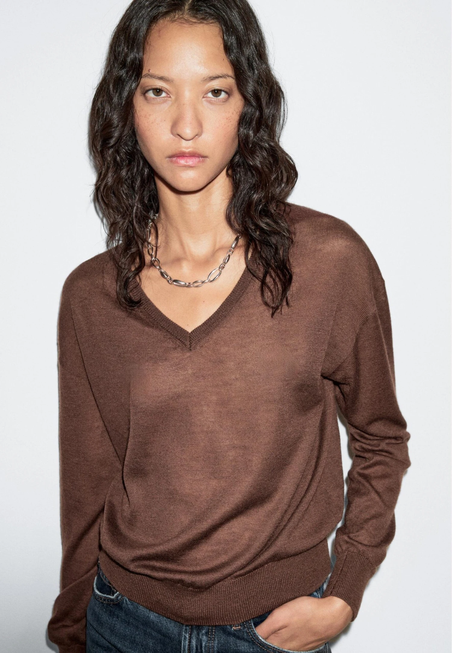 Massimo Dutti FINE SEMI-SHEER WITH V-NECK - Jumper - Brown 3 Massimo Dutti FINE SEMI-SHEER WITH V-NECK - Jumper - Brown