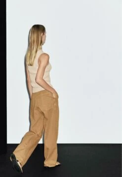 Massimo Dutti RELAXED FIT HIGH-WAIST - Straight Leg Jeans - Beige -Massimo Dutti Shop b8caae4f2c2c4de9a5dbd9f7aa30b9ba