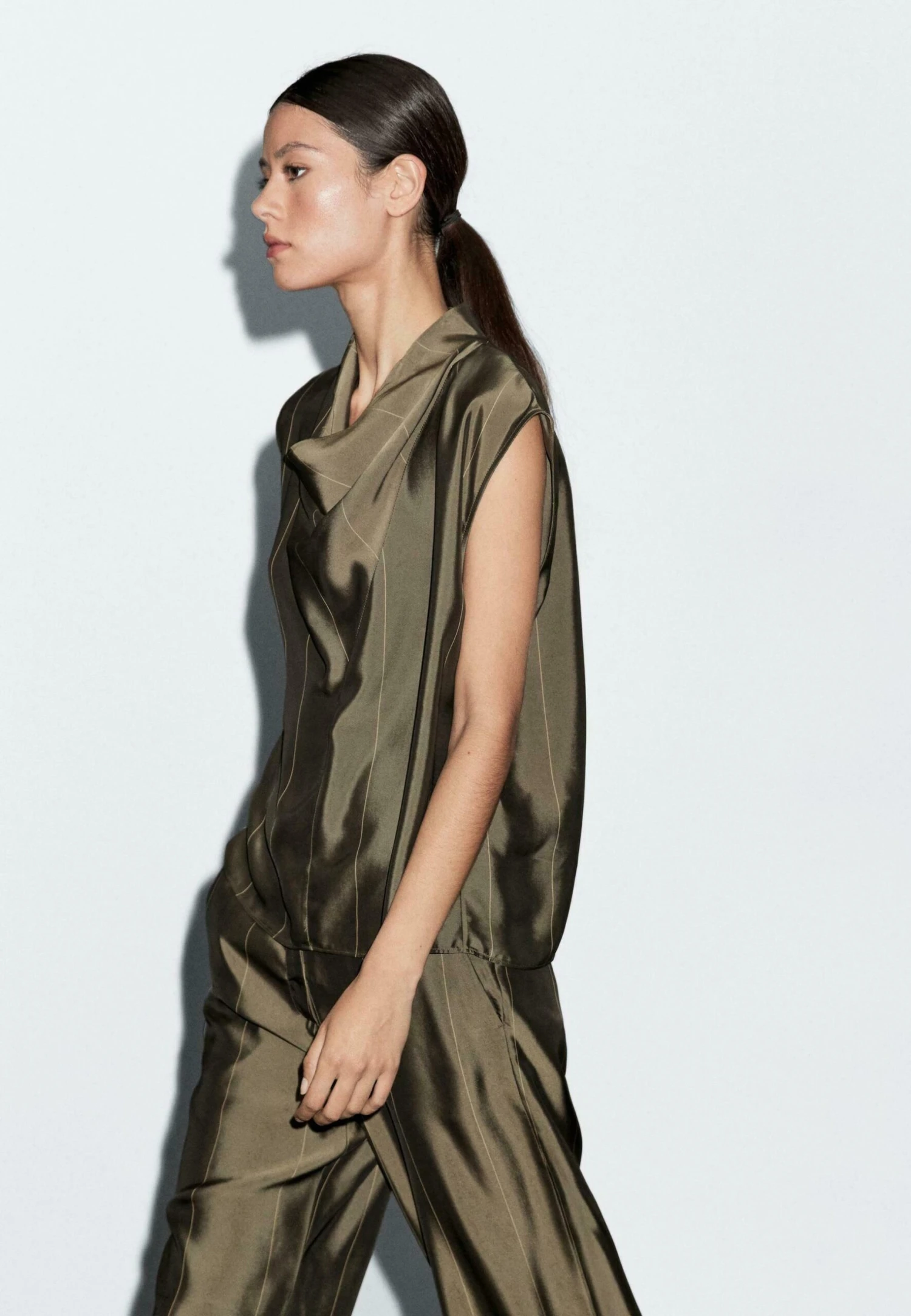 Massimo Dutti FLOWING GARMENT WITH STRIPED DETAILS - Blouse - Khaki 5 Massimo Dutti FLOWING GARMENT WITH STRIPED DETAILS - Blouse - Khaki - Image 3