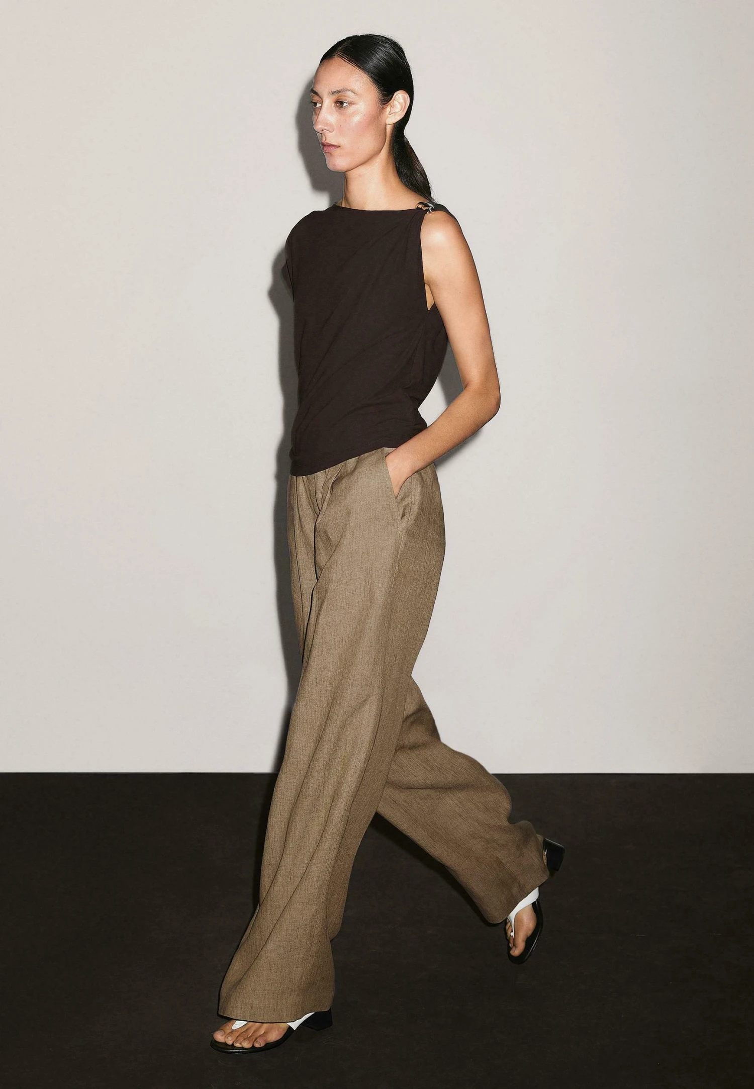 Massimo Dutti RELAXING STRAIGHT FIT - Trousers - Brown 4 Massimo Dutti RELAXING STRAIGHT FIT - Trousers - Brown - Image 2