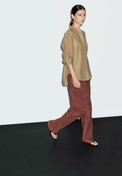 Massimo Dutti LONG GARMENT WITH STAND COLLAR - Button-down Blouse - Khaki 16 Massimo Dutti LONG GARMENT WITH STAND COLLAR - Button-down Blouse - Khaki -Massimo Dutti Shop ba37b42baf204d5982e5f2cd4224515d