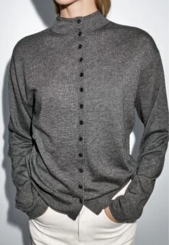 Massimo Dutti BUTTONED WITH MOCK TURTLENECK - Cardigan - Dark Grey 18 Massimo Dutti BUTTONED WITH MOCK TURTLENECK - Cardigan - Dark Grey -Massimo Dutti Shop bc42ac5978a34d638f4d1f1a020571bb