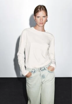 Massimo Dutti FADED MID-RISE WIDE-LEG - Straight Leg Jeans - Light Blue -Massimo Dutti Shop bd8f39ed863a40f9b531944b88370182