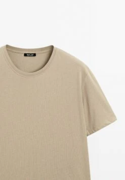 Massimo Dutti REGULAR FIT SHORT SLEEVE - Basic T-shirt - Khaki 18 Massimo Dutti REGULAR FIT SHORT SLEEVE - Basic T-shirt - Khaki -Massimo Dutti Shop bdf6981681a24f2ea039e3d5c0717061