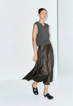 Massimo Dutti PINTUCK MIDI WITH WAXED FINISH - Pleated Skirt - Mottled Dark Green -Massimo Dutti Shop be5f01b7624044dcb946270da308d08e