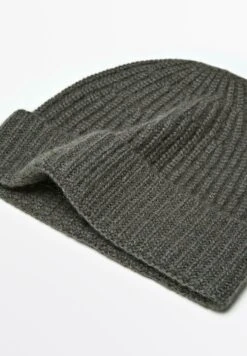 Massimo Dutti Beanie - Dark Brown -Massimo Dutti Shop c025e15118f6434b89bd1c7395d4039c 1