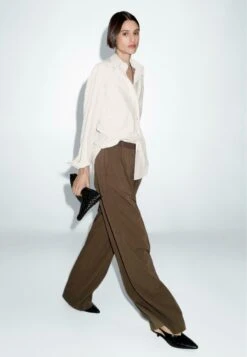Massimo Dutti DARTED WIDE-LEG - Trousers - Dark Brown -Massimo Dutti Shop c15de0924451482289db92fbe9585c6c