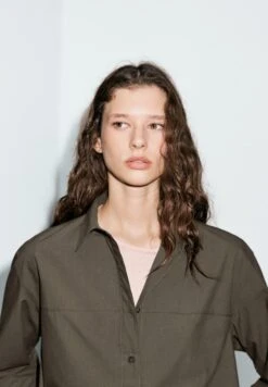 Massimo Dutti OXFORD COLLAR LONG SLEEVE - Button-down Blouse - Dark Green -Massimo Dutti Shop c1e4d47d01b94448a342dbf5eb22789f