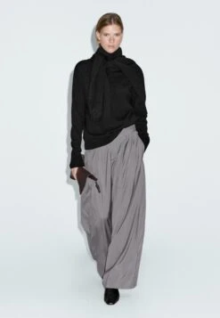 Massimo Dutti HIGH NECK - Jumper - Black 16 Massimo Dutti HIGH NECK - Jumper - Black -Massimo Dutti Shop c256d0a845c84836a6dfc263f1cb03ab