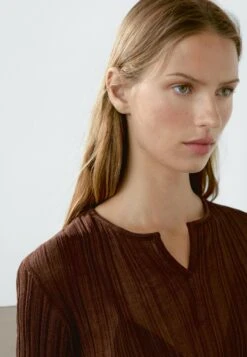Massimo Dutti LONG SLEEVE RIBBED - Top - Bordeaux 9 Massimo Dutti LONG SLEEVE RIBBED - Top - Bordeaux -Massimo Dutti Shop c276fd55448948cf8cb63459726caf37