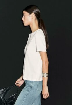 Massimo Dutti SHORT-SLEEVE WITH CREW NECK - Basic T-shirt - White -Massimo Dutti Shop c49b33f364ac49b5957e69423f48d1fe