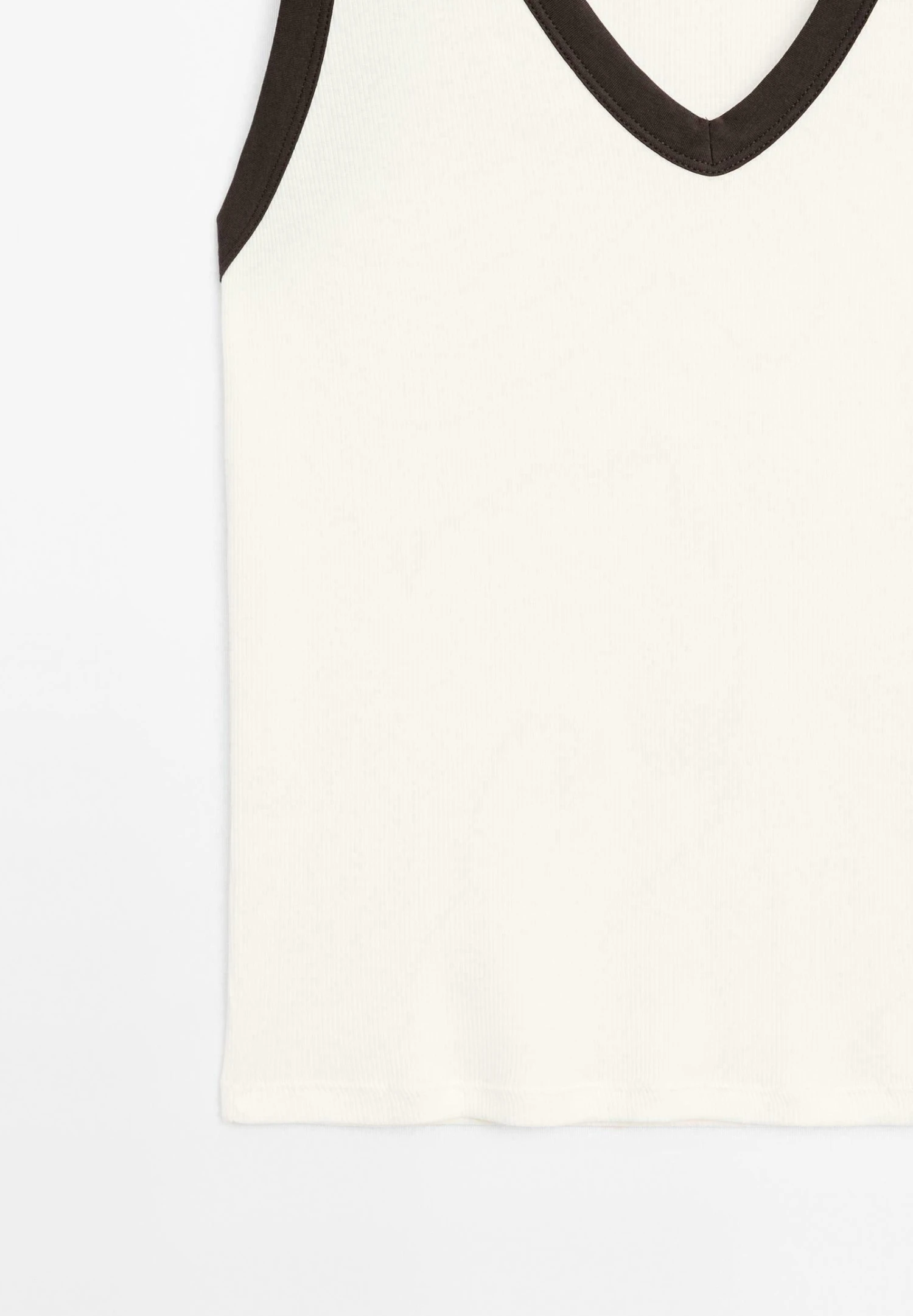 Massimo Dutti RIBBED V-NECK WITH THICK STRAPS - Basic T-shirt - White 8 Massimo Dutti RIBBED V-NECK WITH THICK STRAPS - Basic T-shirt - White - Image 6