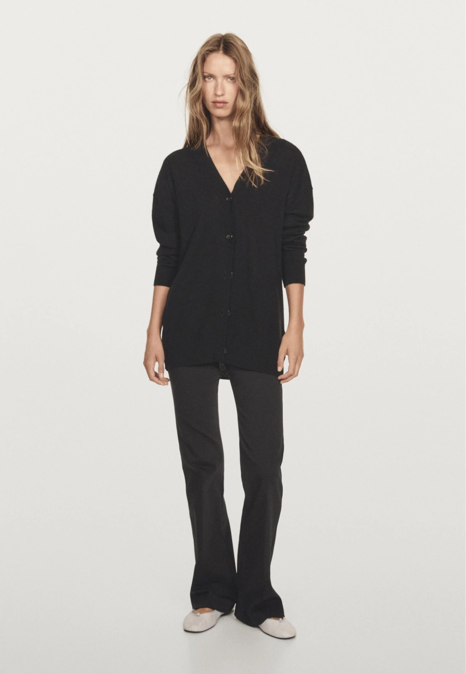 Massimo Dutti BUTTONED OVERSIZE WITH V-NECK - Cardigan - Black 4 Massimo Dutti BUTTONED OVERSIZE WITH V-NECK - Cardigan - Black - Image 2