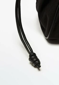 Massimo Dutti With Details - Wash Bag - Black 10 Massimo Dutti With Details - Wash Bag - Black -Massimo Dutti Shop c6144f984d1d4bc39a0bfa9409f658e3