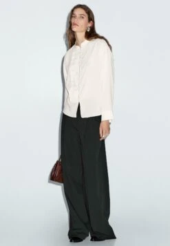 Massimo Dutti ROUND-NECK WITH BUTTON DETAILS - Button-down Blouse - Beige 15 Massimo Dutti ROUND-NECK WITH BUTTON DETAILS - Button-down Blouse - Beige -Massimo Dutti Shop c62a386043654761b7bc9be0a62f29df