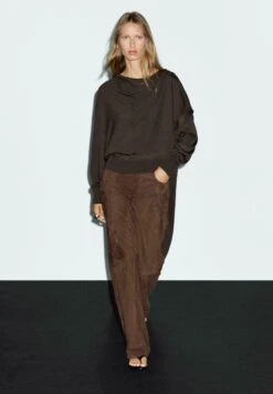 Massimo Dutti LONG SLEEVED WITH SCARF DETAIL - Jumper - Dark Brown -Massimo Dutti Shop c6e2dc0c99ec4a77a659b229707ec1ee