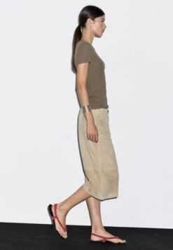 Massimo Dutti TEXTURED CREPE-EFFECT WITH CREW NECK - Basic T-shirt - Mottled Brown -Massimo Dutti Shop c74341d5a45943bd88b7c6cfd5677228