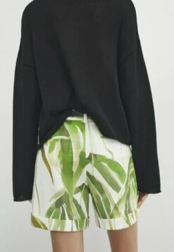 Massimo Dutti Palm Tree Print Darted Bermuda- Shorts - Green -Massimo Dutti Shop c7af8367450f470e8d46ee1bd763d80c