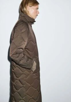 Massimo Dutti LONG WATER-REPELLENT PUFFER - Winter Coat - Khaki 14 Massimo Dutti LONG WATER-REPELLENT PUFFER - Winter Coat - Khaki -Massimo Dutti Shop c7c9fab1c57b4b019ae0c066ef6deae5