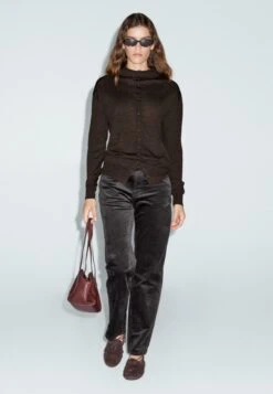 Massimo Dutti MOCK TURTLENECK WITH COVERED BUTTONS - Cardigan - Dark Brown 15 Massimo Dutti MOCK TURTLENECK WITH COVERED BUTTONS - Cardigan - Dark Brown -Massimo Dutti Shop c806a3fc37e5488b998d2124a09e20b2