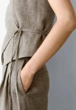 Massimo Dutti SHORT DOUBLE-BREASTED - Waistcoat - Beige -Massimo Dutti Shop c9f1b693cdbb440283bcaf5f412becd4