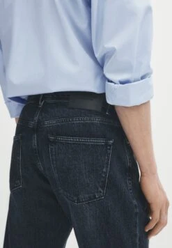 Massimo Dutti Tapered Fit Selvedge- Straight Leg Jeans - Dark Blue -Massimo Dutti Shop ca0447e98d0a4ca08afa56184a4b7089