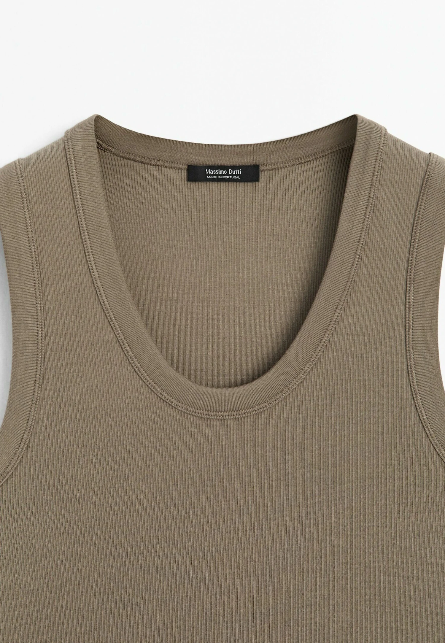 Massimo Dutti HEAVY WEIGHT RIBBED ROUND NECK - Basic T-shirt - Khaki 10 Massimo Dutti HEAVY WEIGHT RIBBED ROUND NECK - Basic T-shirt - Khaki - Image 8
