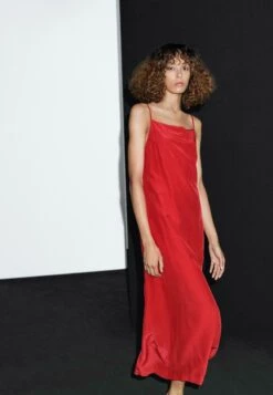 Massimo Dutti FLOWING MIDI WITH A STRAIGHT NECKLINE - Day Dress - Mottled Red 14 Massimo Dutti FLOWING MIDI WITH A STRAIGHT NECKLINE - Day Dress - Mottled Red -Massimo Dutti Shop cacaec914f544267925a65d33eed5dc0