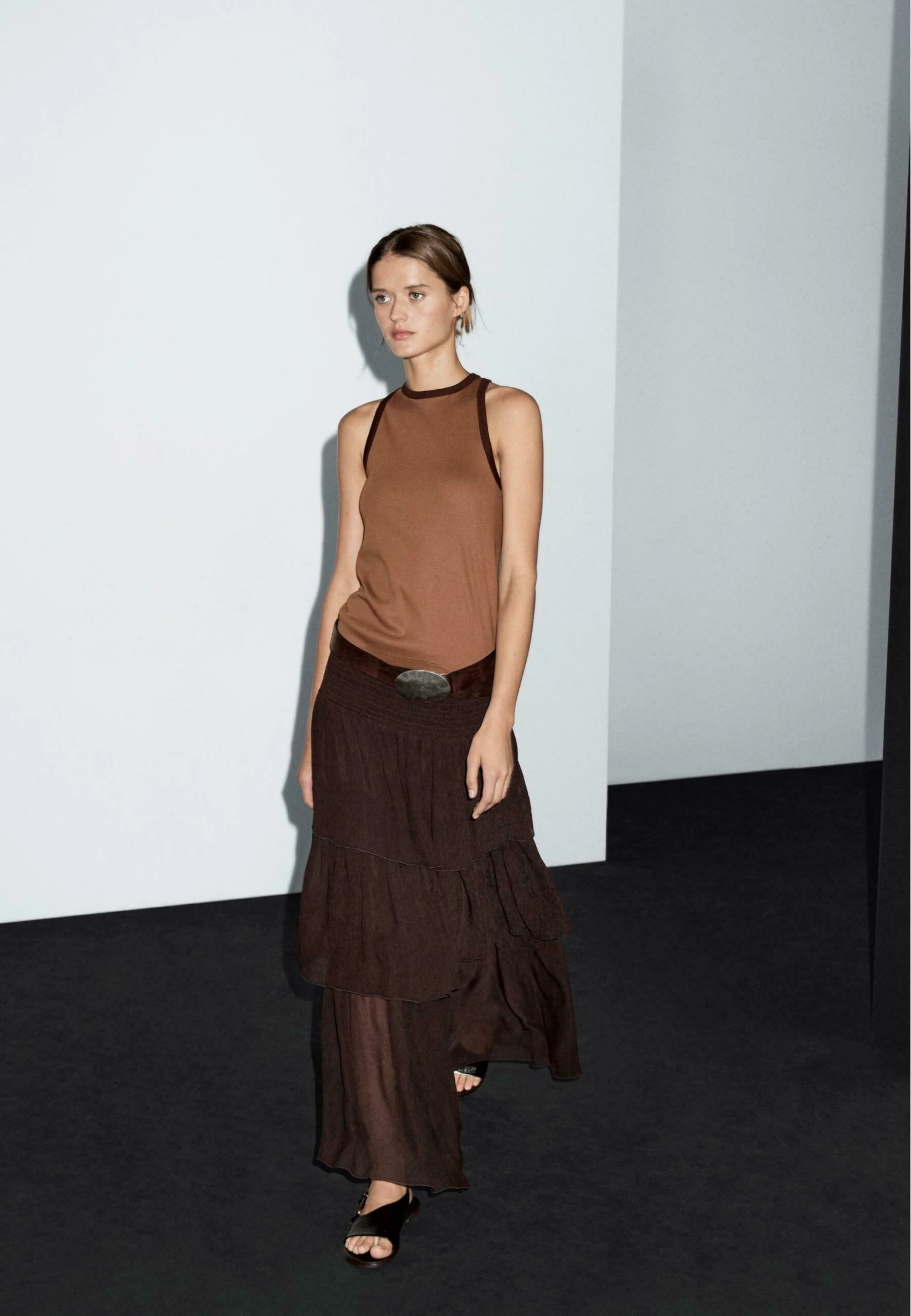 Massimo Dutti HALTER NECK WITH CONTRAST DETAIL - Top - Brown 6 Massimo Dutti HALTER NECK WITH CONTRAST DETAIL - Top - Brown - Image 4