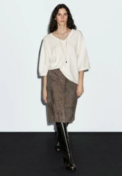 Massimo Dutti WIDE V-NECK - Jumper - White 16 Massimo Dutti WIDE V-NECK - Jumper - White -Massimo Dutti Shop cb0f9154b1d74f4fbf654ac46e48e037