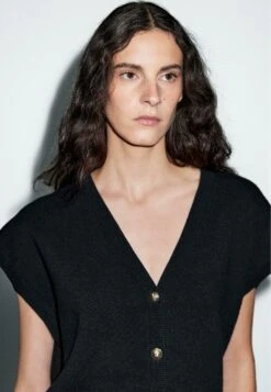 Massimo Dutti V-NECK WITH GOLDEN BUTTONS - Waistcoat - Dark Blue 16 Massimo Dutti V-NECK WITH GOLDEN BUTTONS - Waistcoat - Dark Blue -Massimo Dutti Shop cb2f50d6afea4bf696a082607d8a7b67