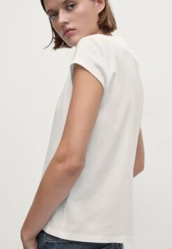 Massimo Dutti SHORT SLEEVE WITH ROUND NECK - Basic T-shirt - White 17 Massimo Dutti SHORT SLEEVE WITH ROUND NECK - Basic T-shirt - White -Massimo Dutti Shop cb361e519d3240eb9b186e1aebe7601d