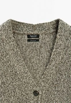 Massimo Dutti BUTTONED MOULINÉ V-NECK - Waistcoat - Green 15 Massimo Dutti BUTTONED MOULINÉ V-NECK - Waistcoat - Green -Massimo Dutti Shop cc705e6c0f2a4e74bc52dd628bab29cf