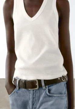 Massimo Dutti V-NECK SLEEVELESS - Basic T-shirt - WHITE -Massimo Dutti Shop cd2bd43051b14edeb3a60cf6f4540934