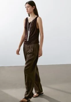 Massimo Dutti TRIPLE DARTED - Trousers - Mottled Dark Brown -Massimo Dutti Shop cdb6cdb7f4d641958bf29f313407b538