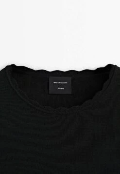 Massimo Dutti Studio - With Wavy Details - Print T-Shirt - Black -Massimo Dutti Shop cddc20d6405e4c5cb9f36fcb3e63eaea