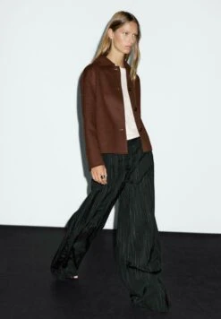 Massimo Dutti SHORT - Short Coat - Bordeaux -Massimo Dutti Shop cdfc33e6aa184b558a12dcbc1652bffe