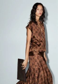 Massimo Dutti V-NECK WRAP - Blouse - Gold-coloured -Massimo Dutti Shop ce996901aa9c48aaa30bac7adfb1c1ef