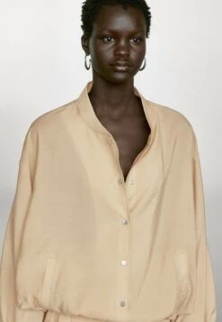 Massimo Dutti LOOSE-FITTING WITH DRAWSTRING DETAIL - Bomber Jacket - Beige -Massimo Dutti Shop d02f3de41a3042b1bedd0331dbca6b79