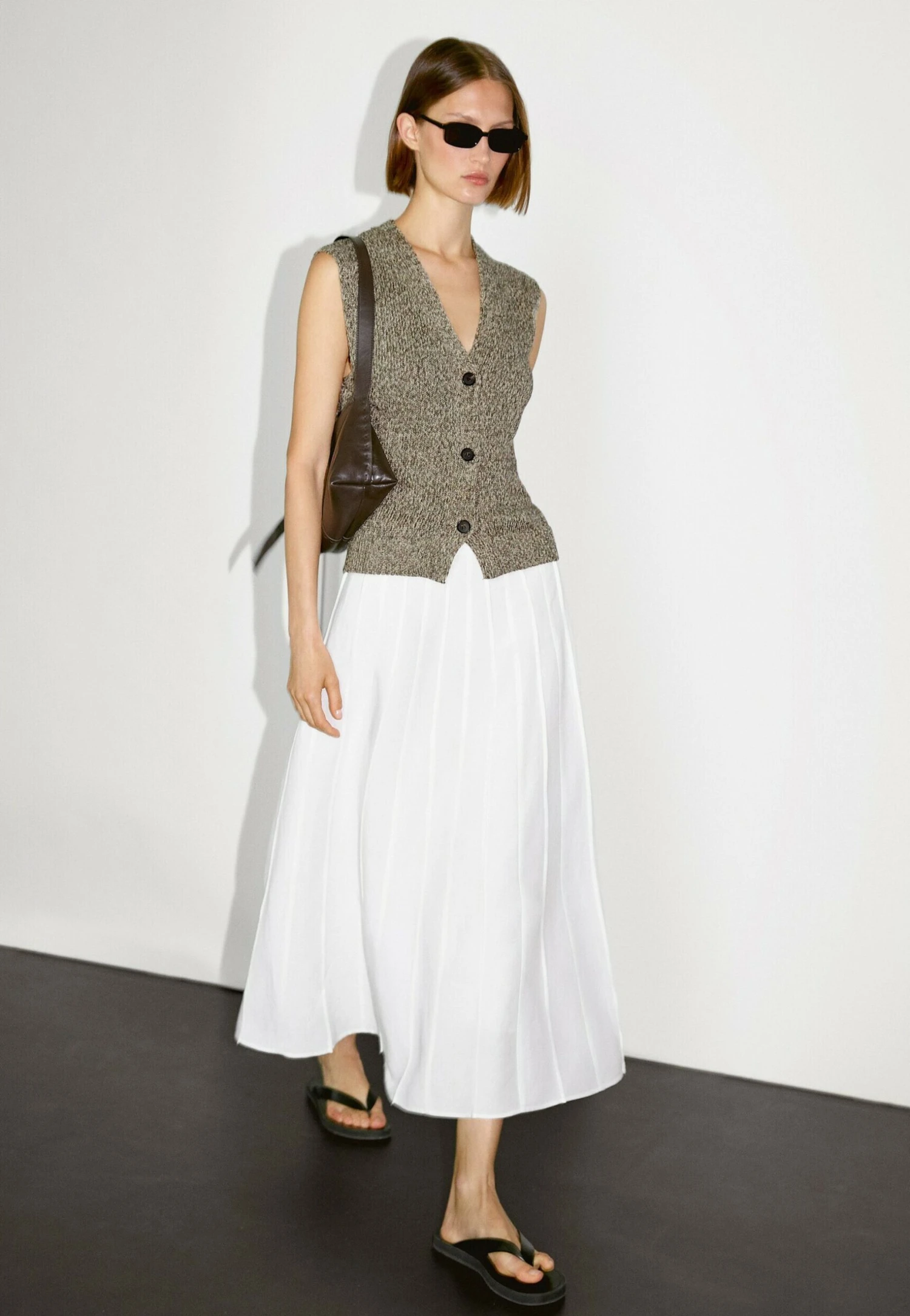 Massimo Dutti BUTTONED MOULINÉ V-NECK - Waistcoat - Green 5 Massimo Dutti BUTTONED MOULINÉ V-NECK - Waistcoat - Green - Image 3