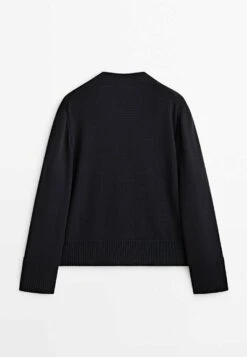 Massimo Dutti V-Neck With Buttons - Cardigan - Dark Blue -Massimo Dutti Shop d19237ca4f334d45bbffcdd2444556ed