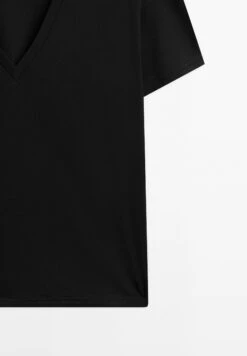 Massimo Dutti FLOWING V-NECK WITH SHORT SLEEVES - Basic T-shirt - Black -Massimo Dutti Shop d1a3d20dd677458eada0136d4356d05b