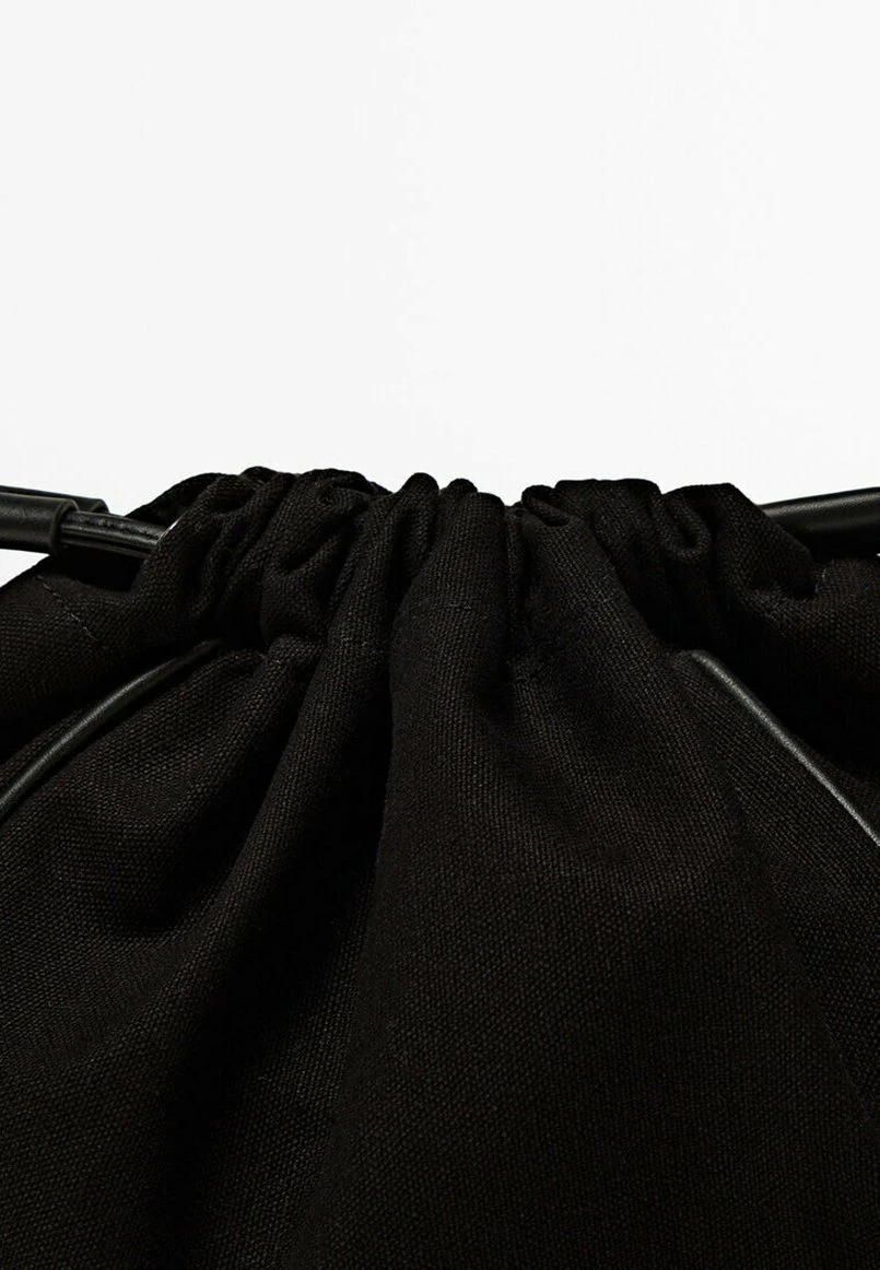 Massimo Dutti With Details - Wash Bag - Black 4 Massimo Dutti With Details - Wash Bag - Black - Image 2