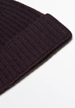 Massimo Dutti Beanie - Bordeaux -Massimo Dutti Shop d2ada13d8f774c20892856e7d82a40b4