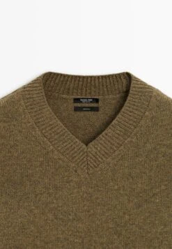 Massimo Dutti V-NECK KNIT - Jumper - Olive -Massimo Dutti Shop d3023aac292146f8986cec4340cbc8ff