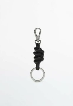Massimo Dutti With Knot Detail - Keyring - Black 12 Massimo Dutti With Knot Detail - Keyring - Black -Massimo Dutti Shop d3bade3c7f1b470786a46fc77957579a